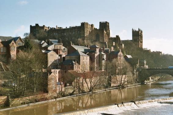 http://img.photobucket.com/albums/v706/joao74/catedrais/durham/800px-Durham_castle.jpg